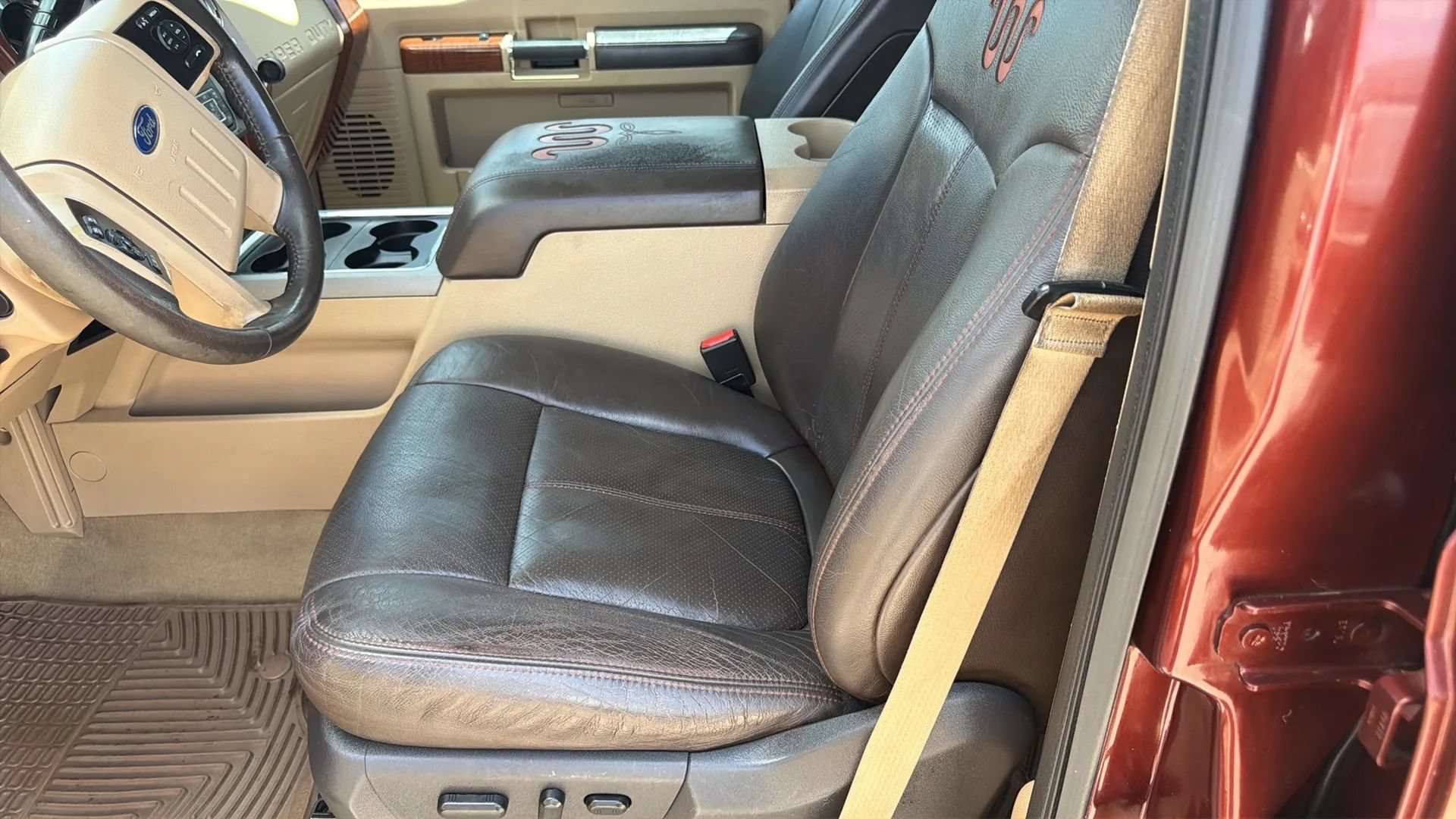 Used 2015 Ford F250 King Ranch w/ FX4 Off-Road Package AWD/4WD image 11