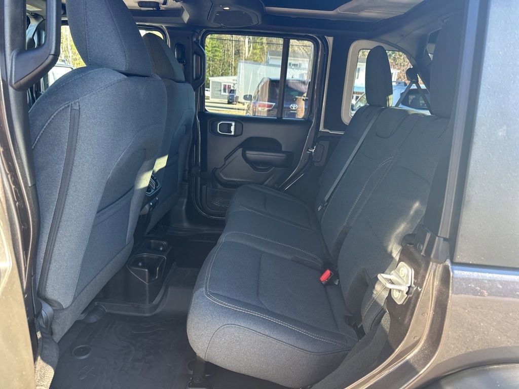 Used 2025 Jeep Wrangler Sport S image 28