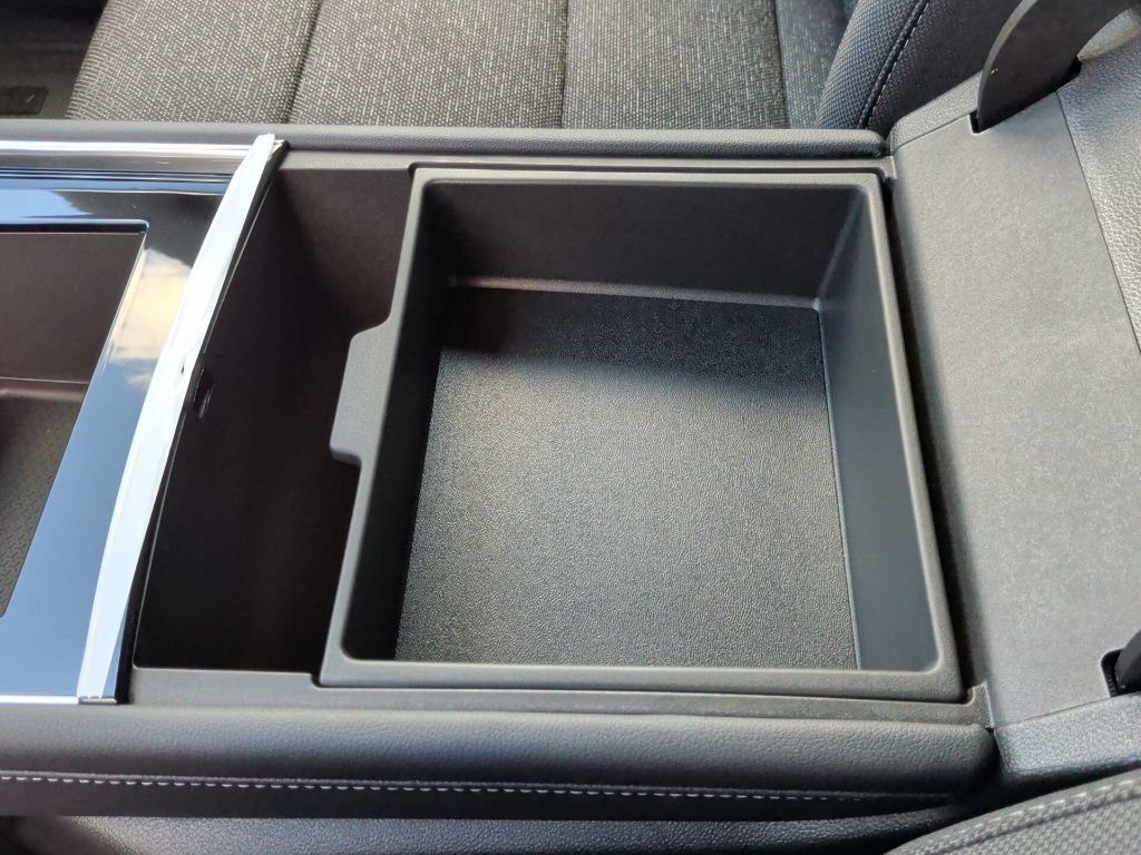 New 2027 Chevrolet Traverse LT w/ Midnight/Sport Edition FWD image 31