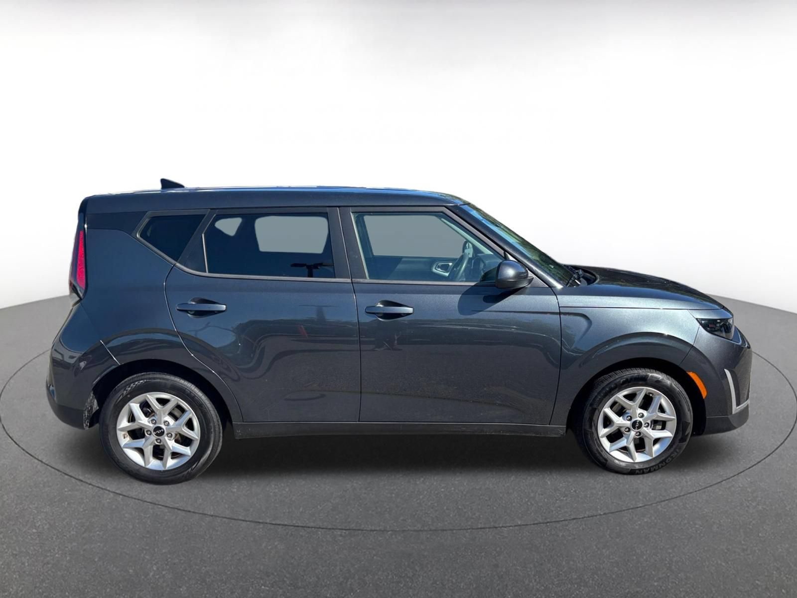 Used 2025 Kia Soul LX w/ LX Technology Package FWD image 14