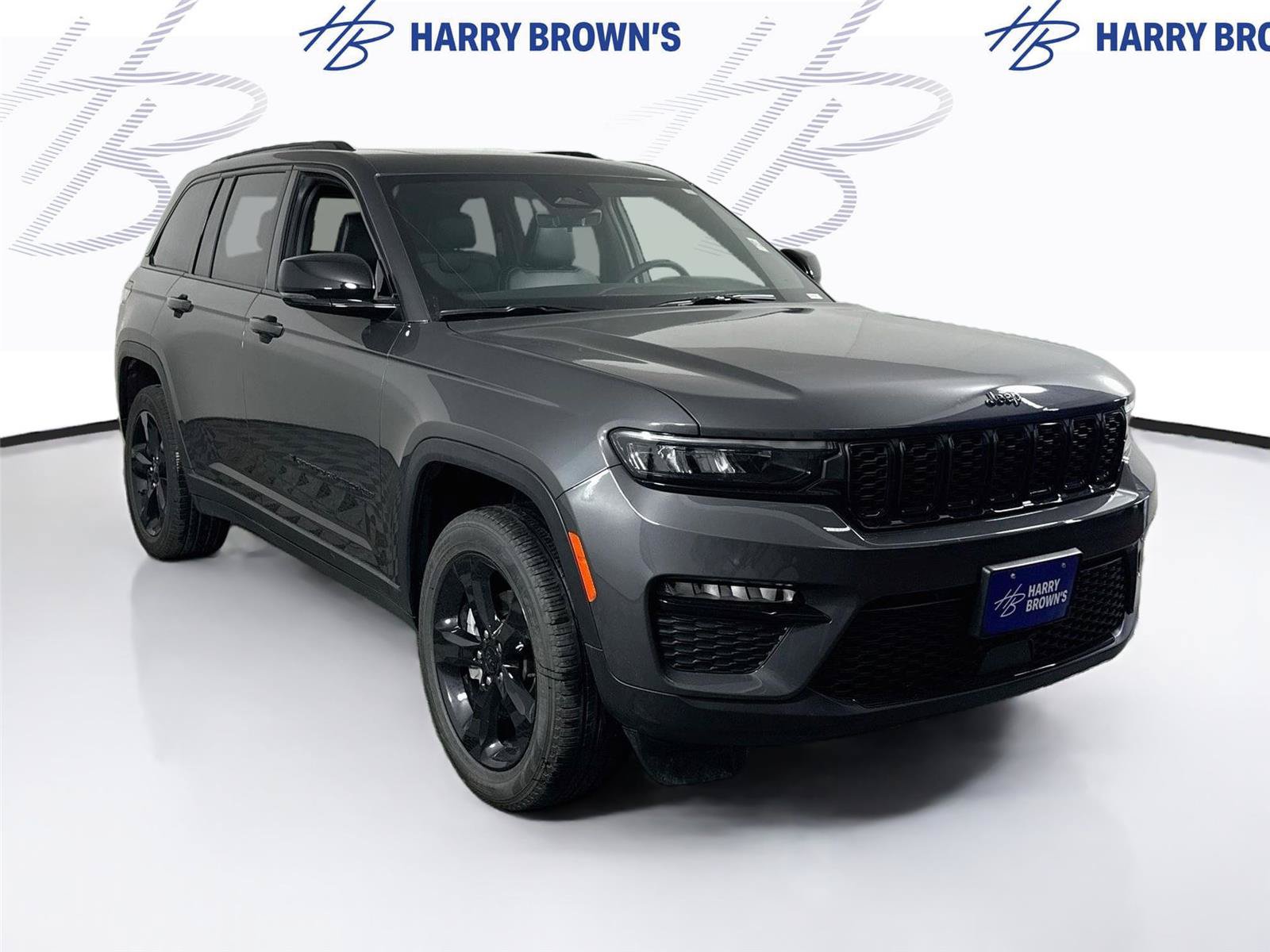 Used 2025 Jeep Grand Cherokee Limited w/ Black Appearance Package AWD/4WD image 4