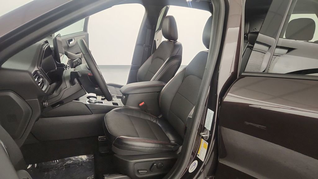 Certified 2023 Ford Escape ST-Line Select w/ Tech Pack #2 image 14