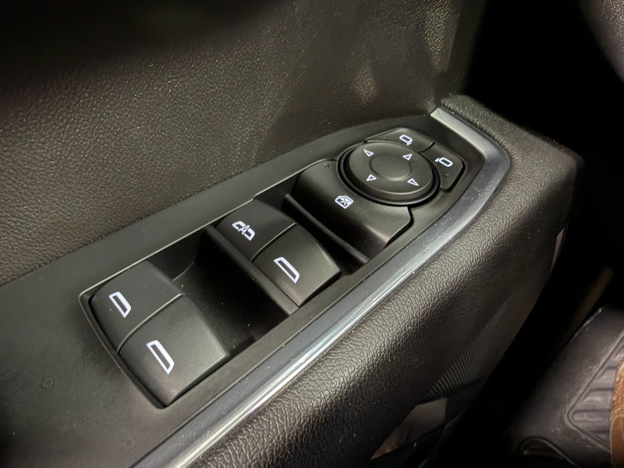 Used 2023 Chevrolet Silverado 1500 LT w/ Z71 Off-Road Package AWD/4WD image 26