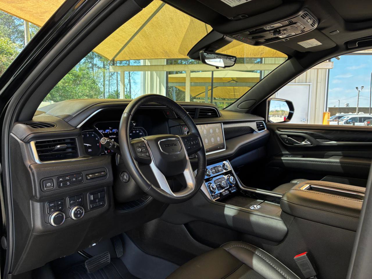 Used 2021 GMC Yukon XL Denali w/ Denali Premium Package image 15