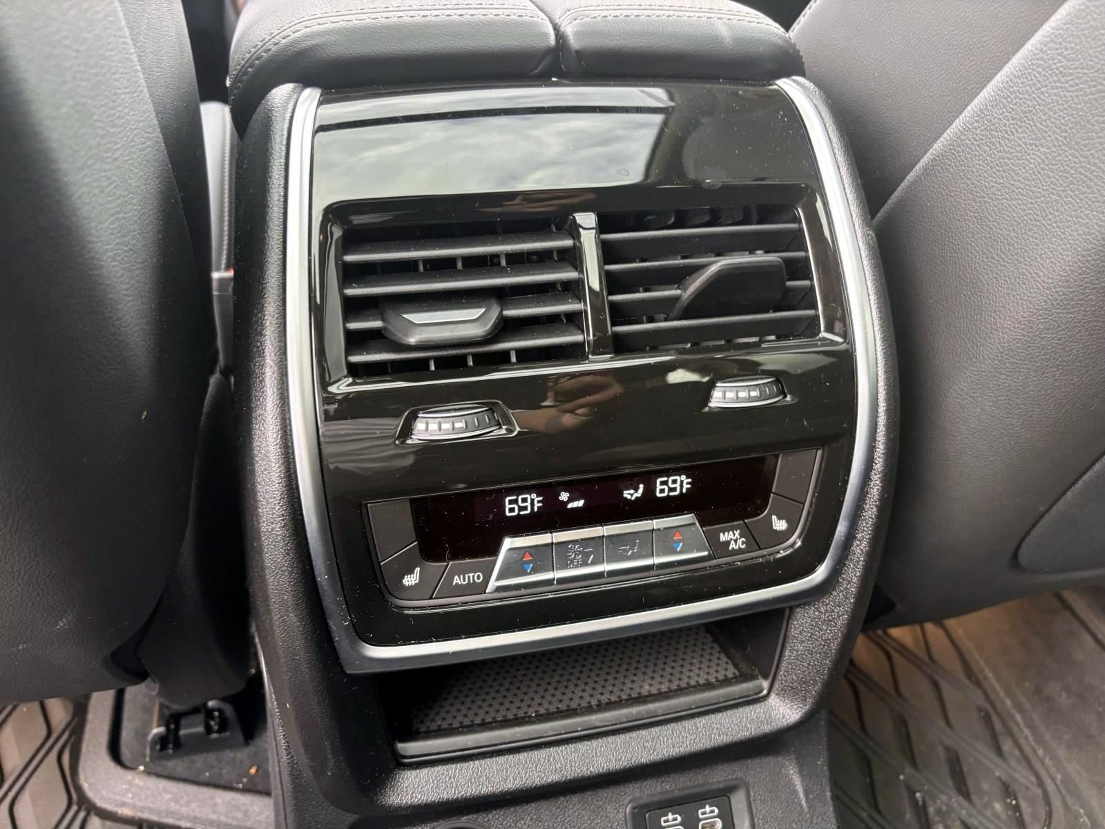 Used 2026 BMW X7 xDrive40i w/ Premium Package AWD/4WD image 32