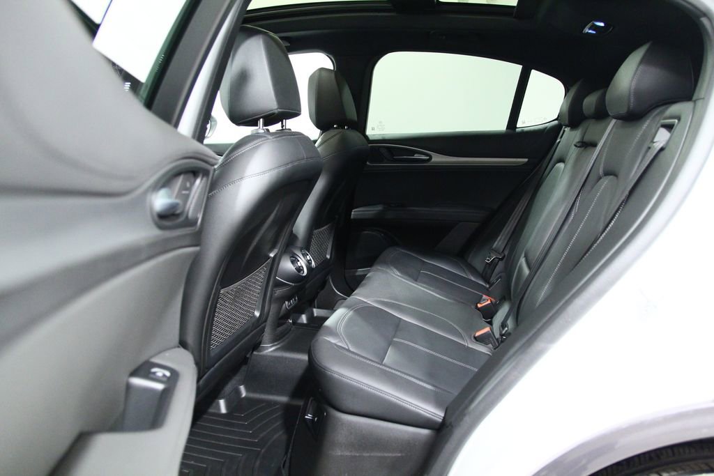 Used 2024 Alfa Romeo Stelvio Ti image 28