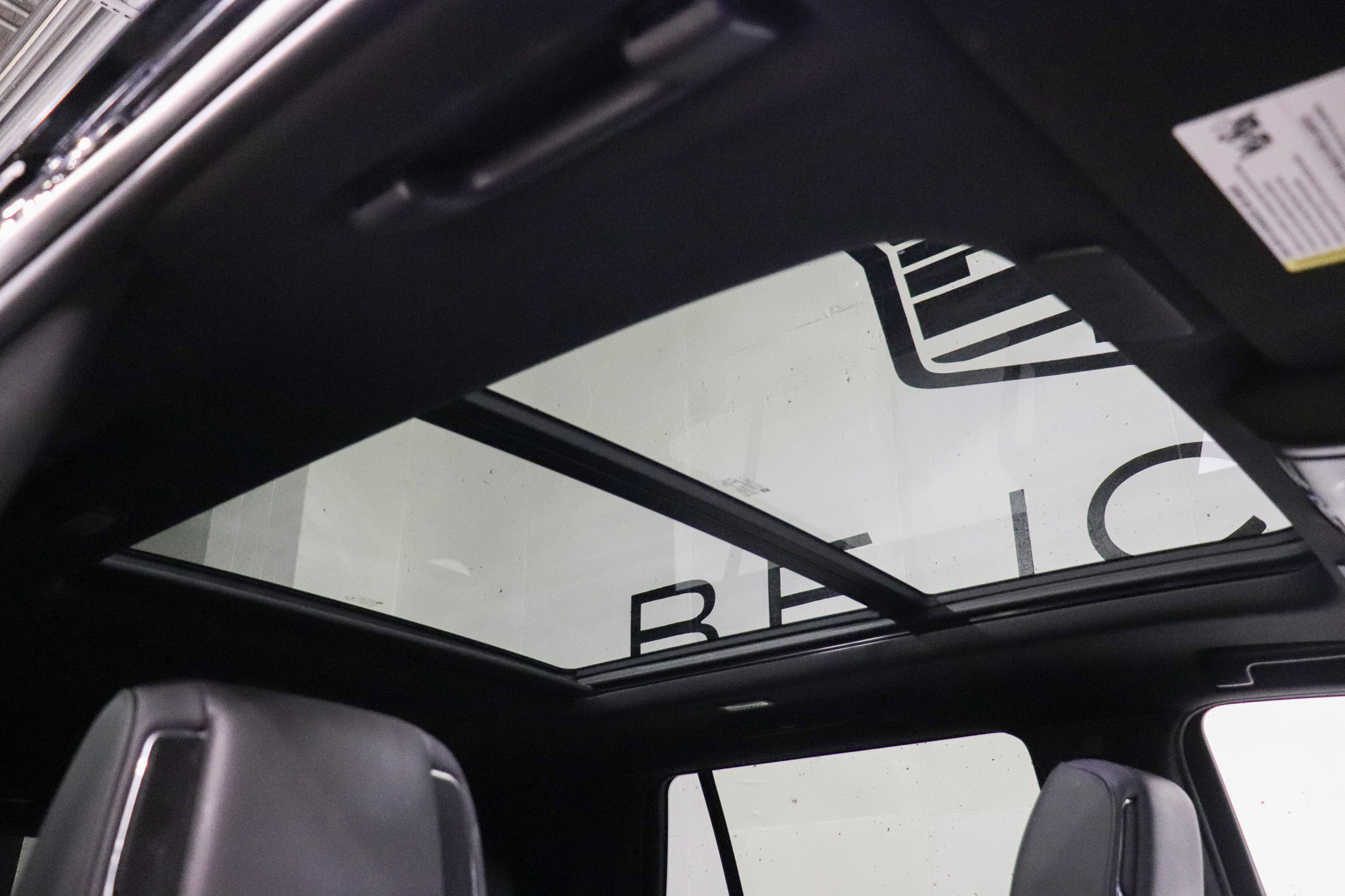 Used 2022 Cadillac Escalade Premium Luxury image 16