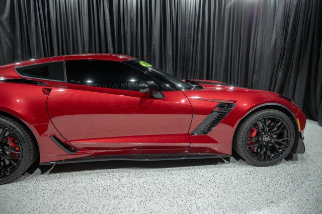 Used 2015 Chevrolet Corvette Z06 w/ 3LZ Preferred Equipment Group RWD image 4