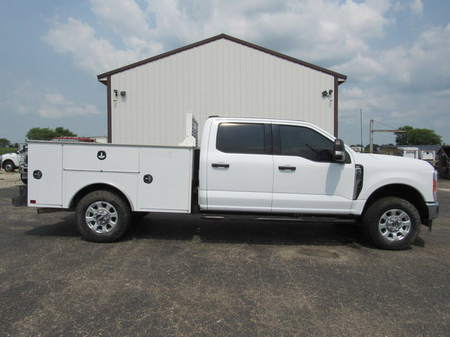 Used 2023 Ford F350 XLT w/ FX4 Off-Road Package AWD/4WD image 2