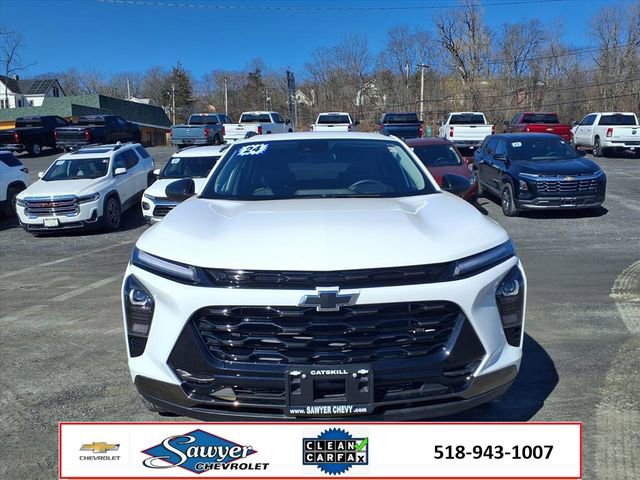 Used 2024 Chevrolet Trax ACTIV w/ Sunroof Package image 2