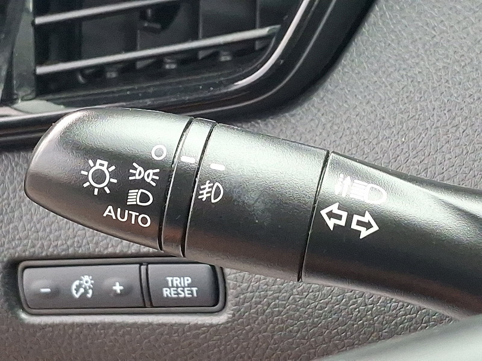 Used 2022 Nissan Rogue Sport SV AWD/4WD image 24
