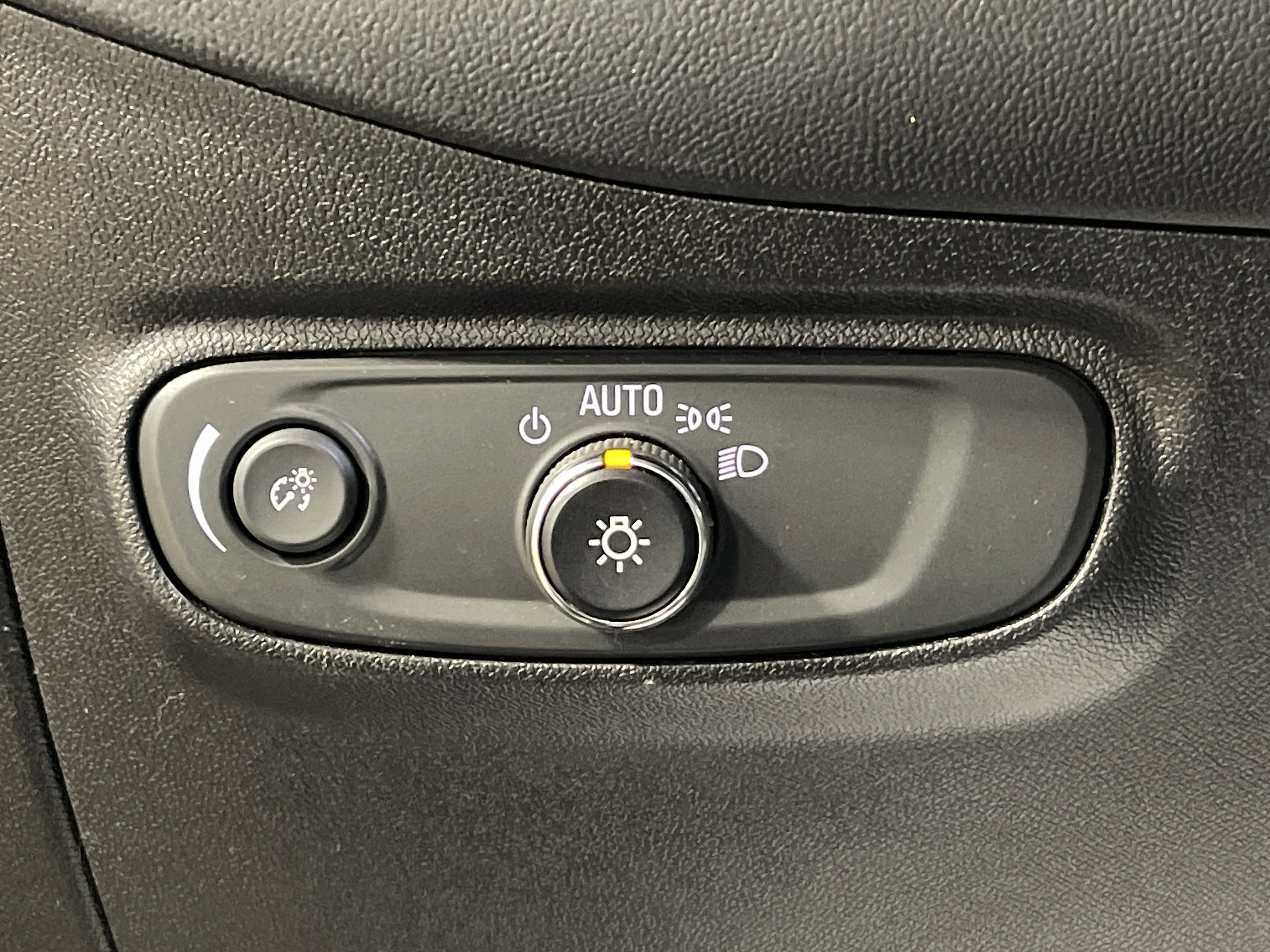 Used 2018 Chevrolet Equinox LT w/ Sun & Infotainment Package image 21