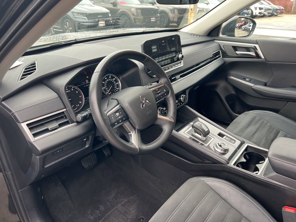 Used 2024 Mitsubishi Outlander SE image 6