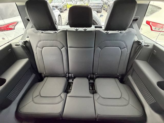 Used 2023 Land Rover Defender 130 SE AWD/4WD image 17