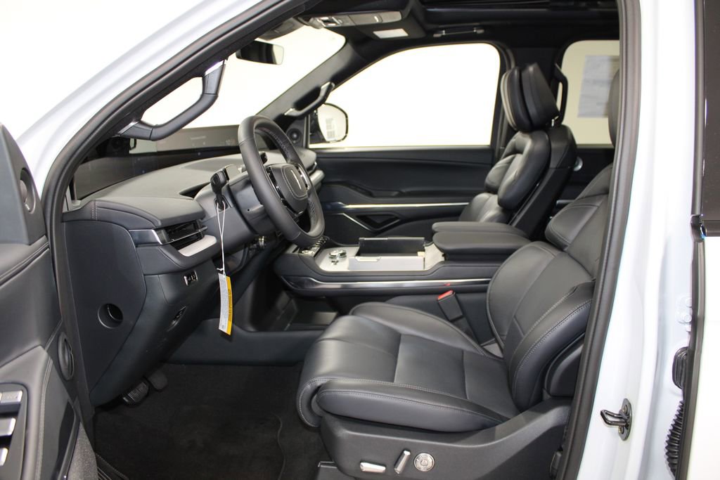 New 2025 Lincoln Navigator Reserve w/ Jet Appearance Package AWD/4WD image 23