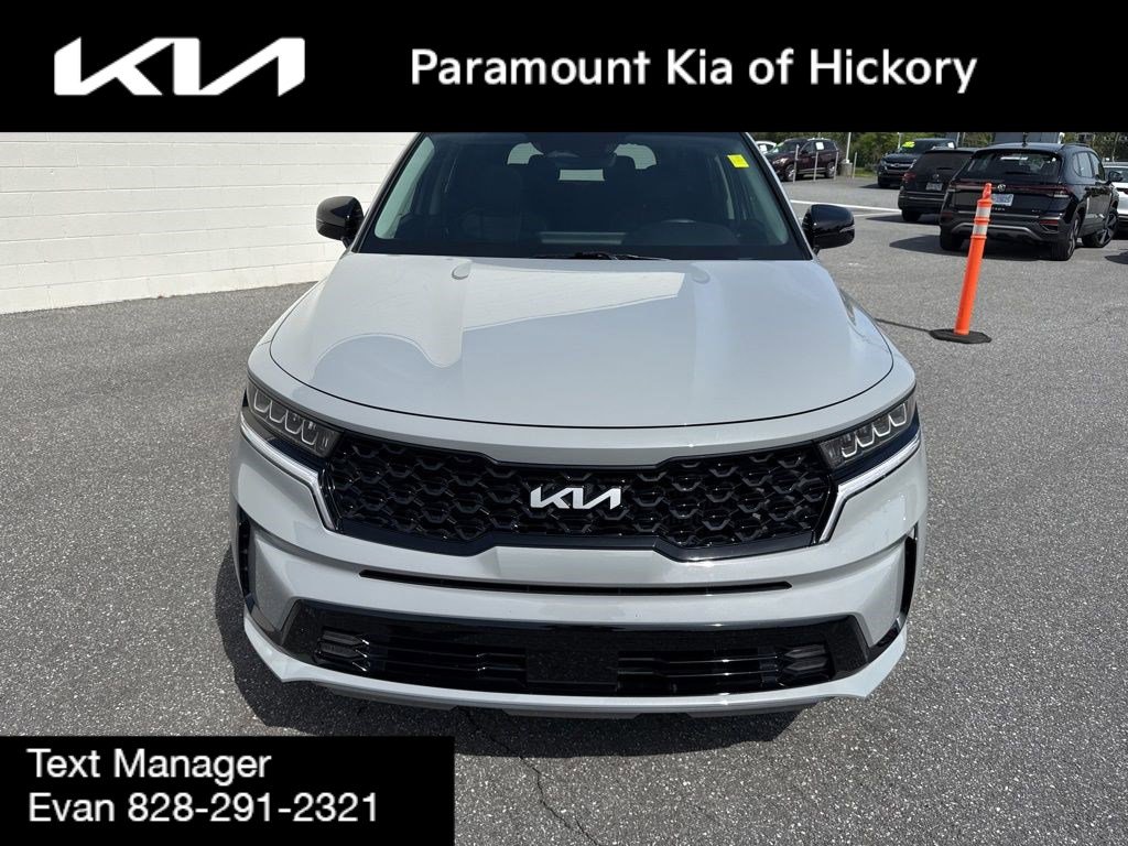 Used 2023 Kia Sorento EX w/ Panoramic Sunroof Package image 2