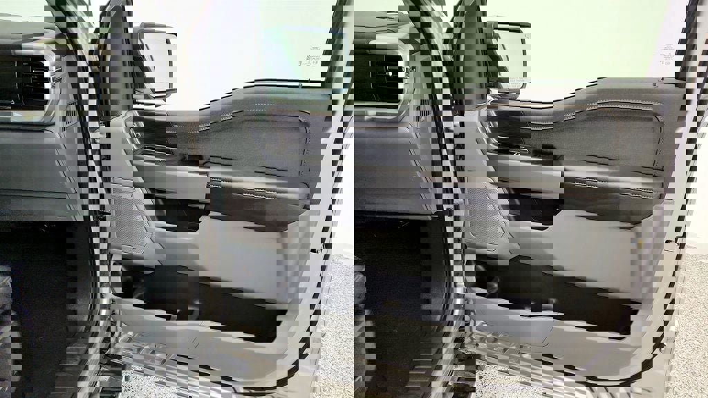 Used 2025 Ford F150 Lariat w/ Equipment Group 502A High image 26