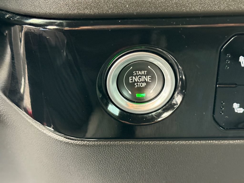 Used 2022 Chevrolet Silverado 1500 LT AWD/4WD image 19