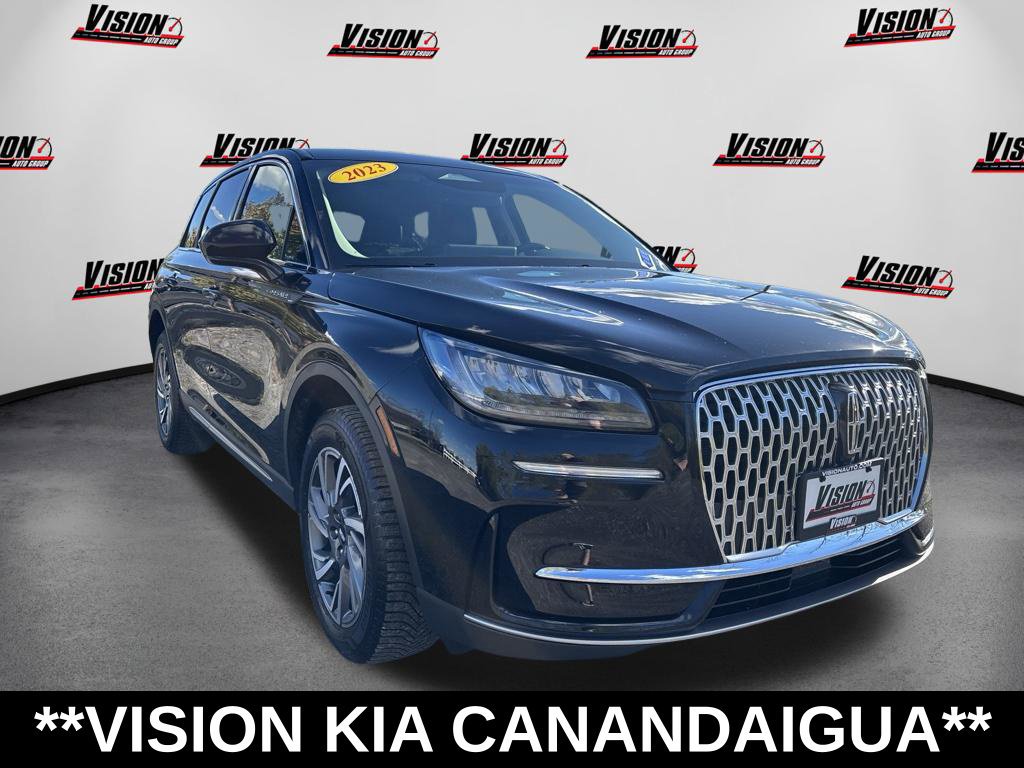 Used 2023 Lincoln Corsair AWD image 3