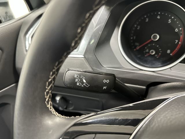 Used 2021 Volkswagen Tiguan SE image 19