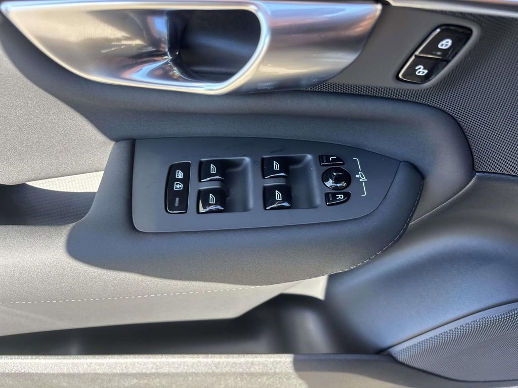 New 2026 Volvo XC90 B6 Plus w/ Protection Package Premier image 14
