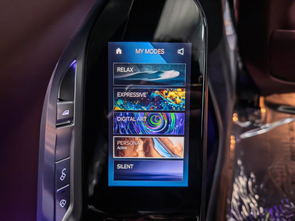 Used 2025 BMW 760i xDrive w/ Executive Package AWD/4WD image 31