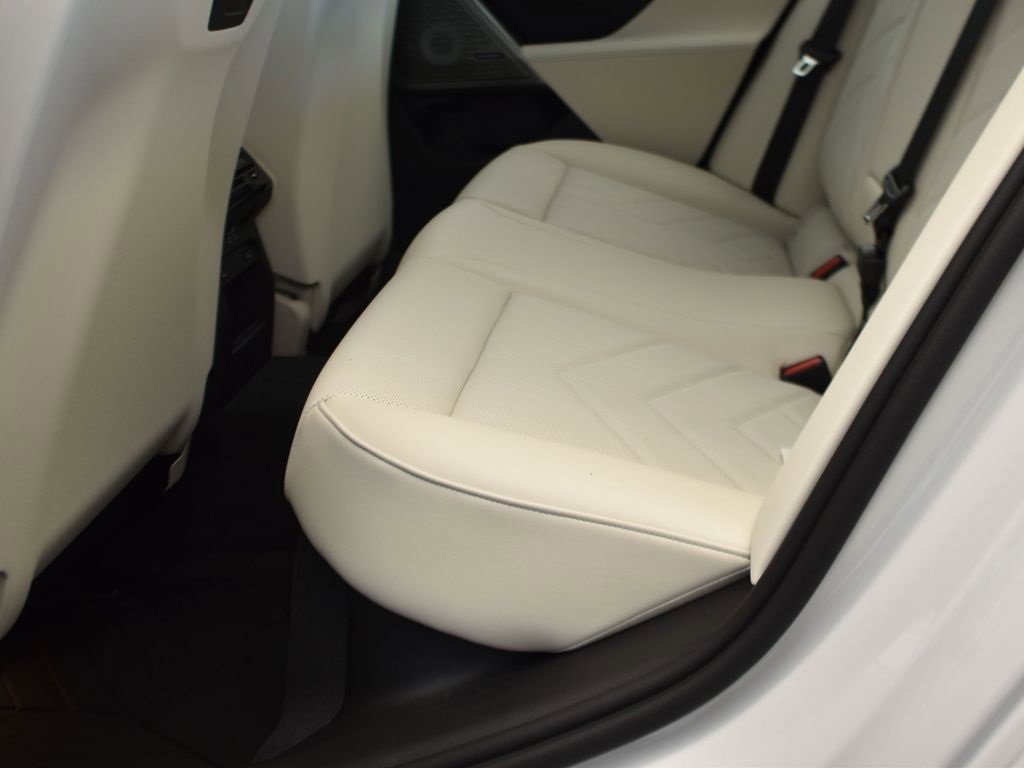 New 2026 BMW 550e xDrive w/ Executive Package image 14