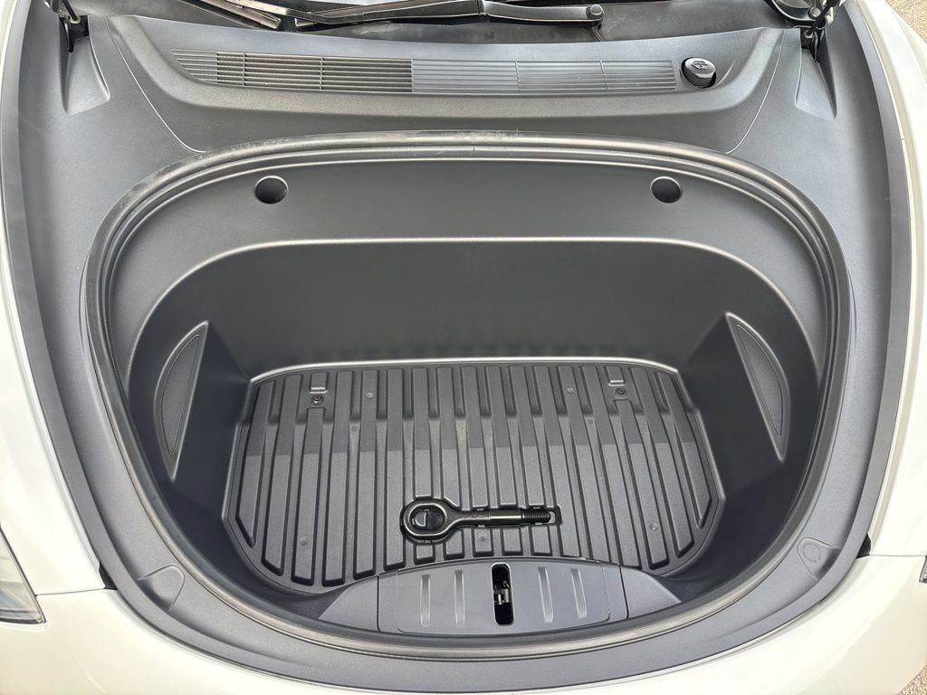 Used 2023 Tesla Model 3 Standard Range image 34