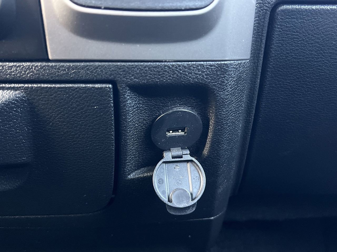 Used 2019 RAM 1500 Classic SLT image 8