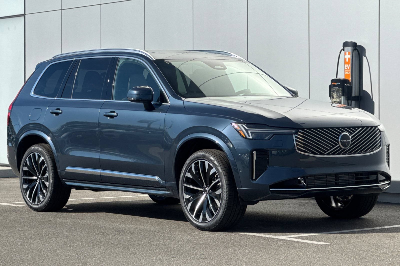 New 2026 Volvo XC90 T8 Ultra w/ Protection Package Premier AWD/4WD image 7