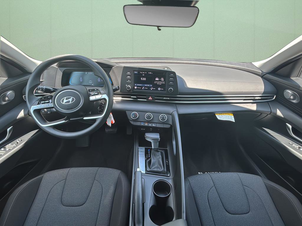 Used 2025 Hyundai Elantra SE FWD image 20