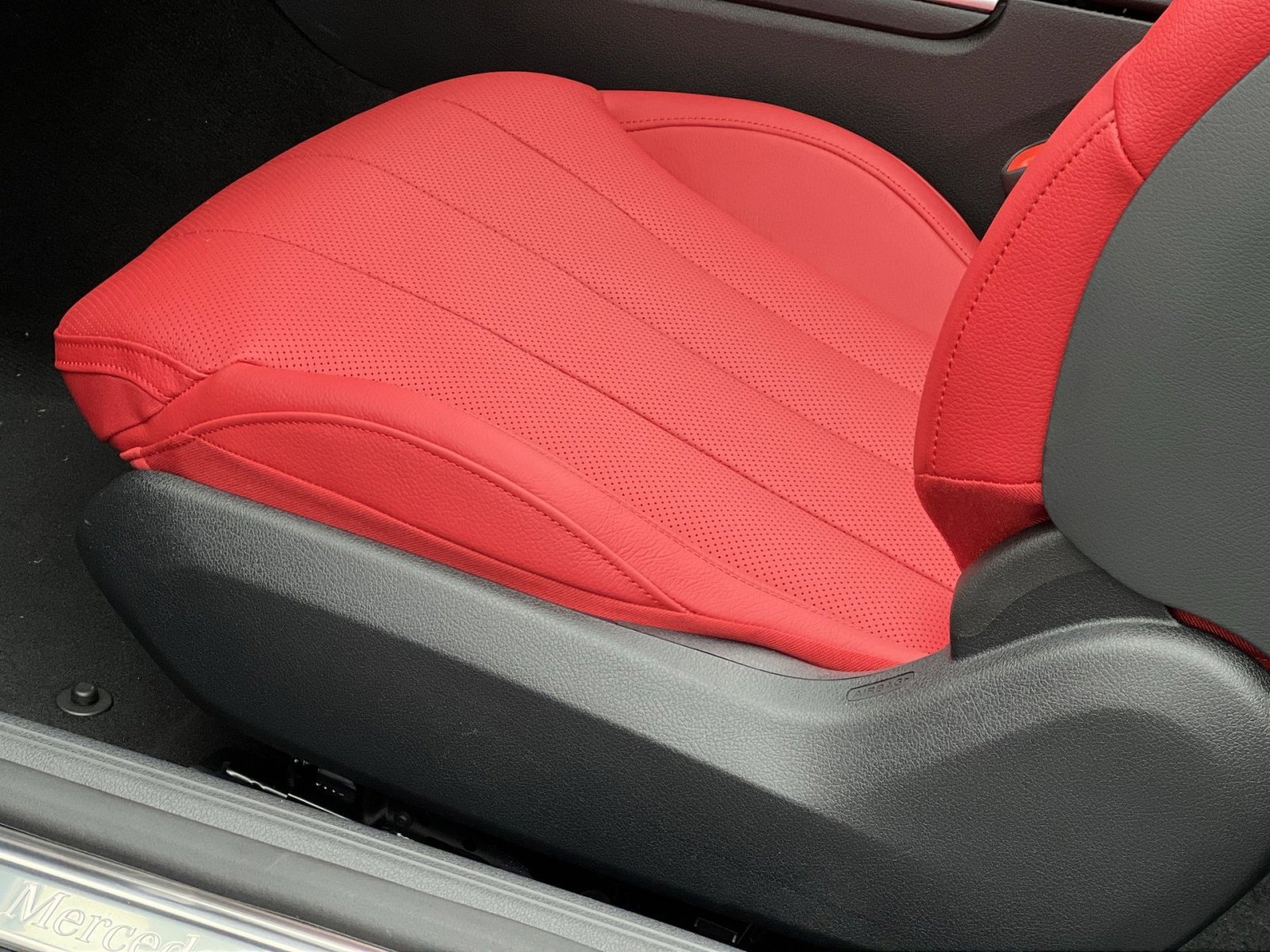 New 2026 Mercedes-Benz CLE 450 4MATIC Cabriolet image 12