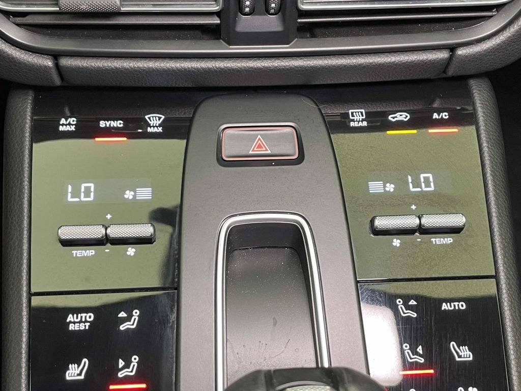 Certified 2023 Porsche Macan AWD/4WD image 33