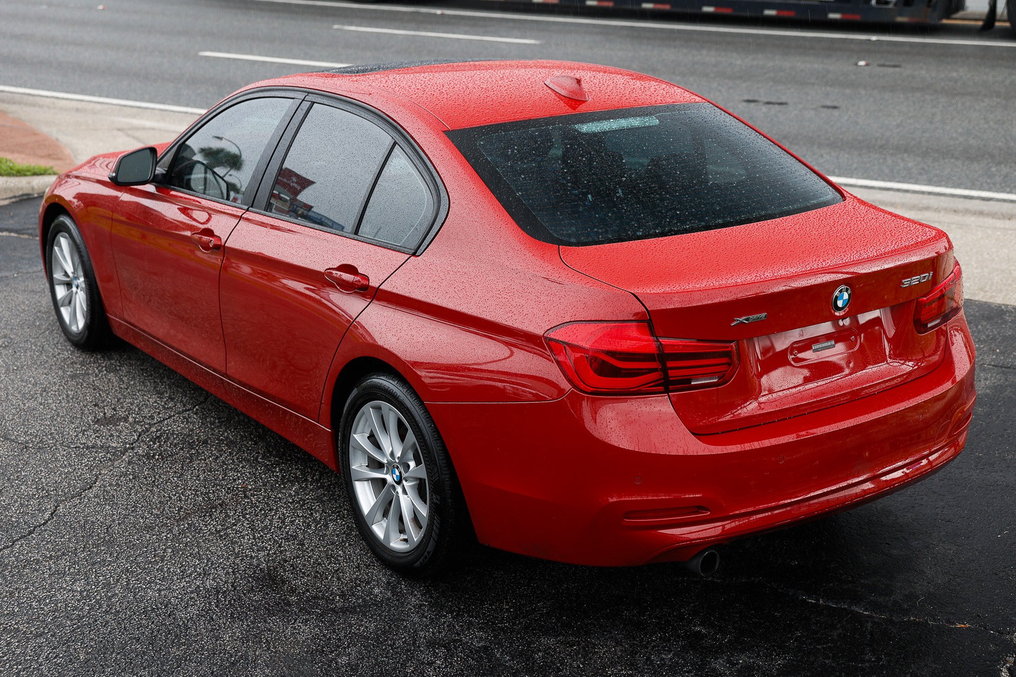 Used 2017 BMW 320i xDrive Sedan AWD/4WD image 8