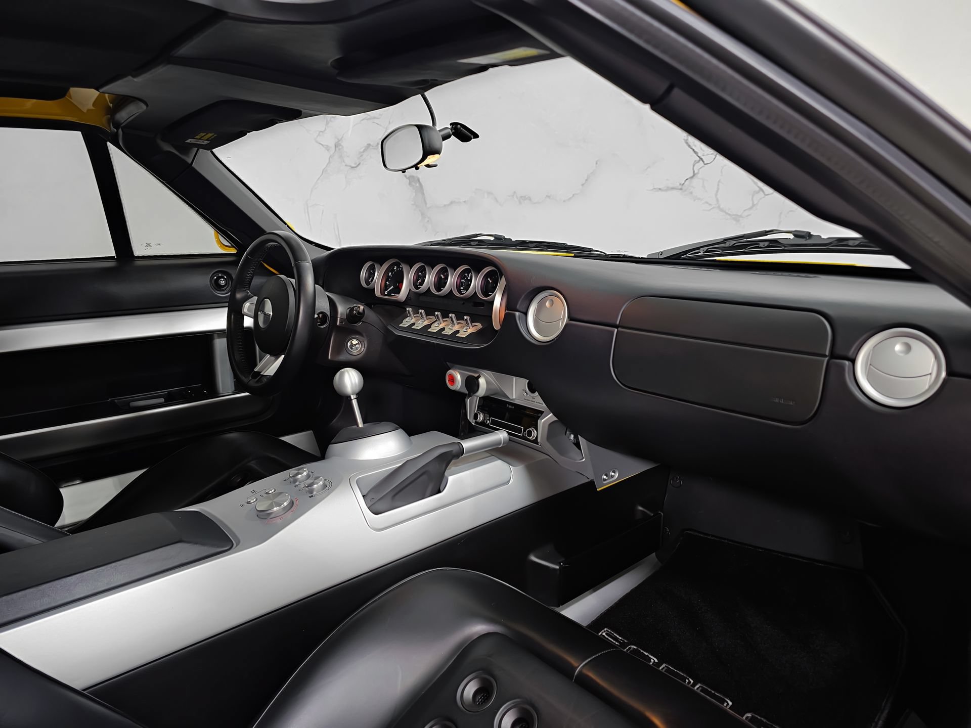 Used 2005 Ford GT RWD image 24