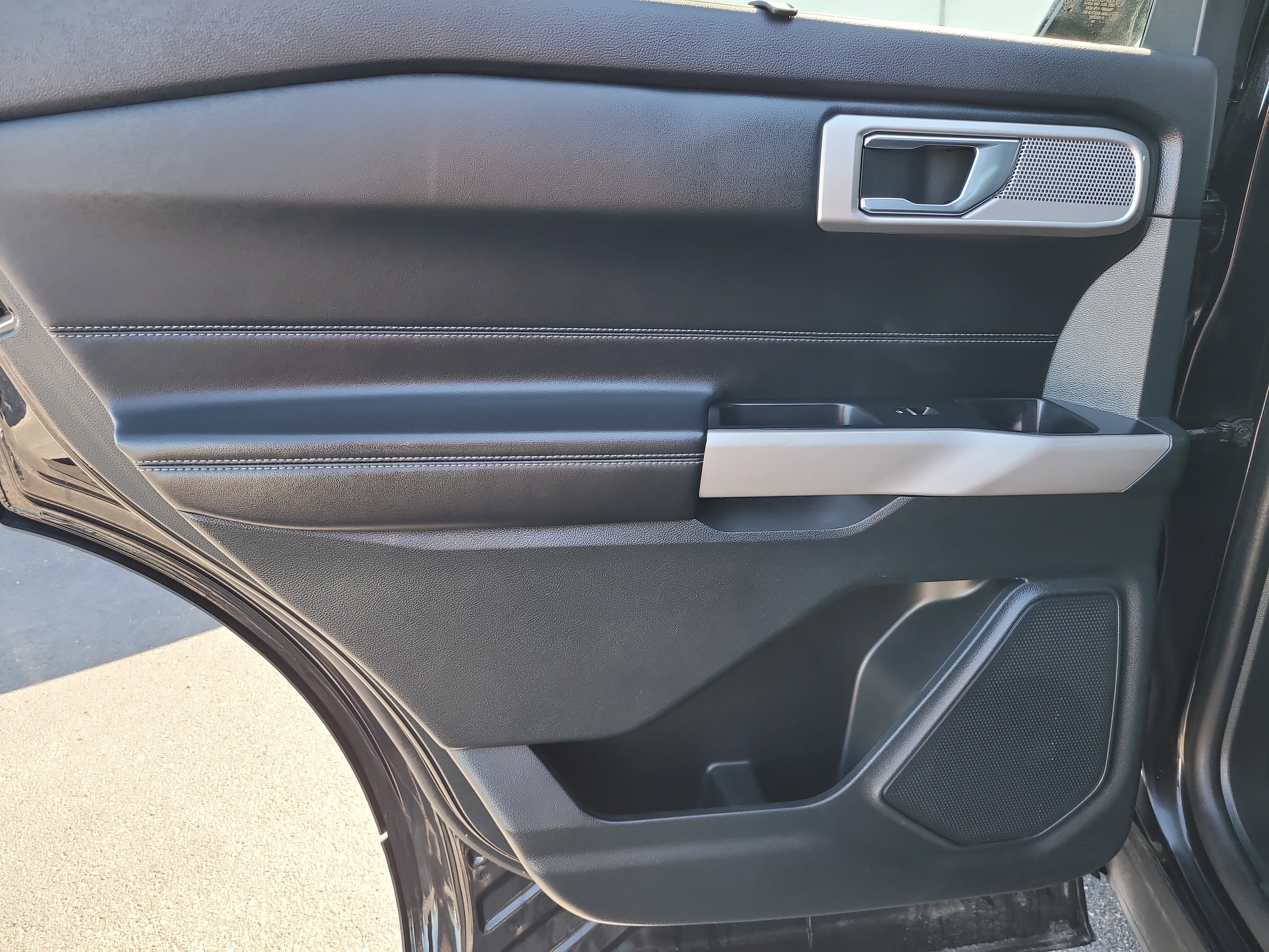 Used 2024 Ford Explorer Limited image 10