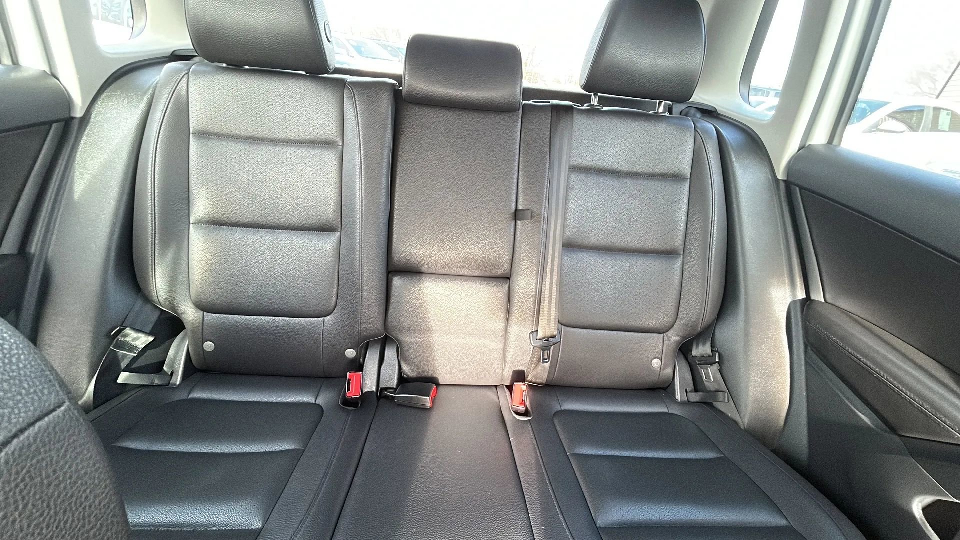 Used 2016 Volkswagen Tiguan SE image 19