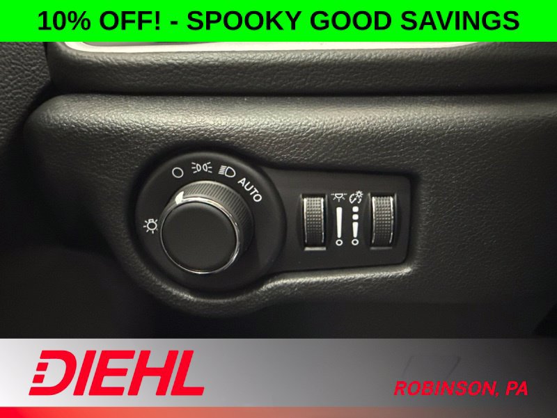 New 2027 Chrysler Pacifica Select w/ Family Tech Group FWD image 29