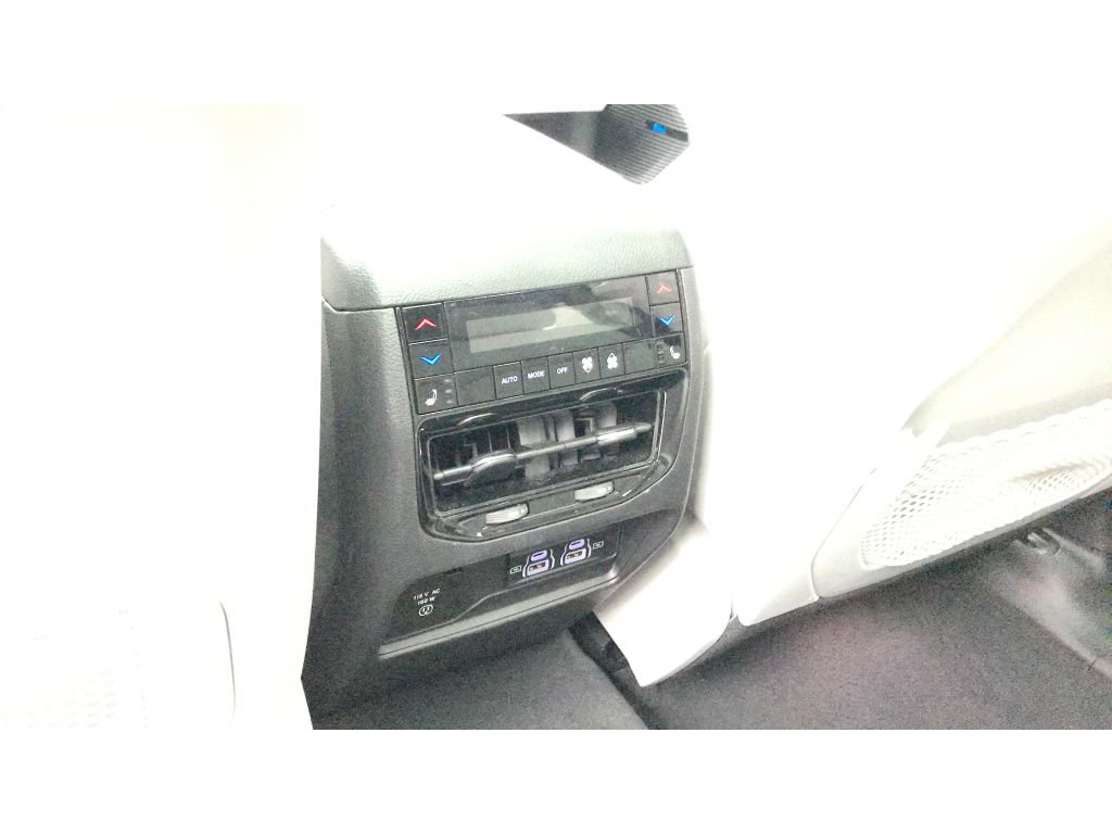 Used 2023 Jeep Grand Cherokee Overland w/ Adv Protech Group III image 21