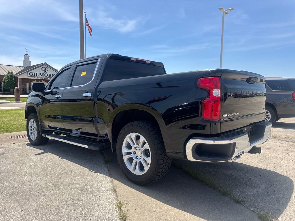 Used 2023 Chevrolet Silverado 1500 LTZ AWD/4WD image 3