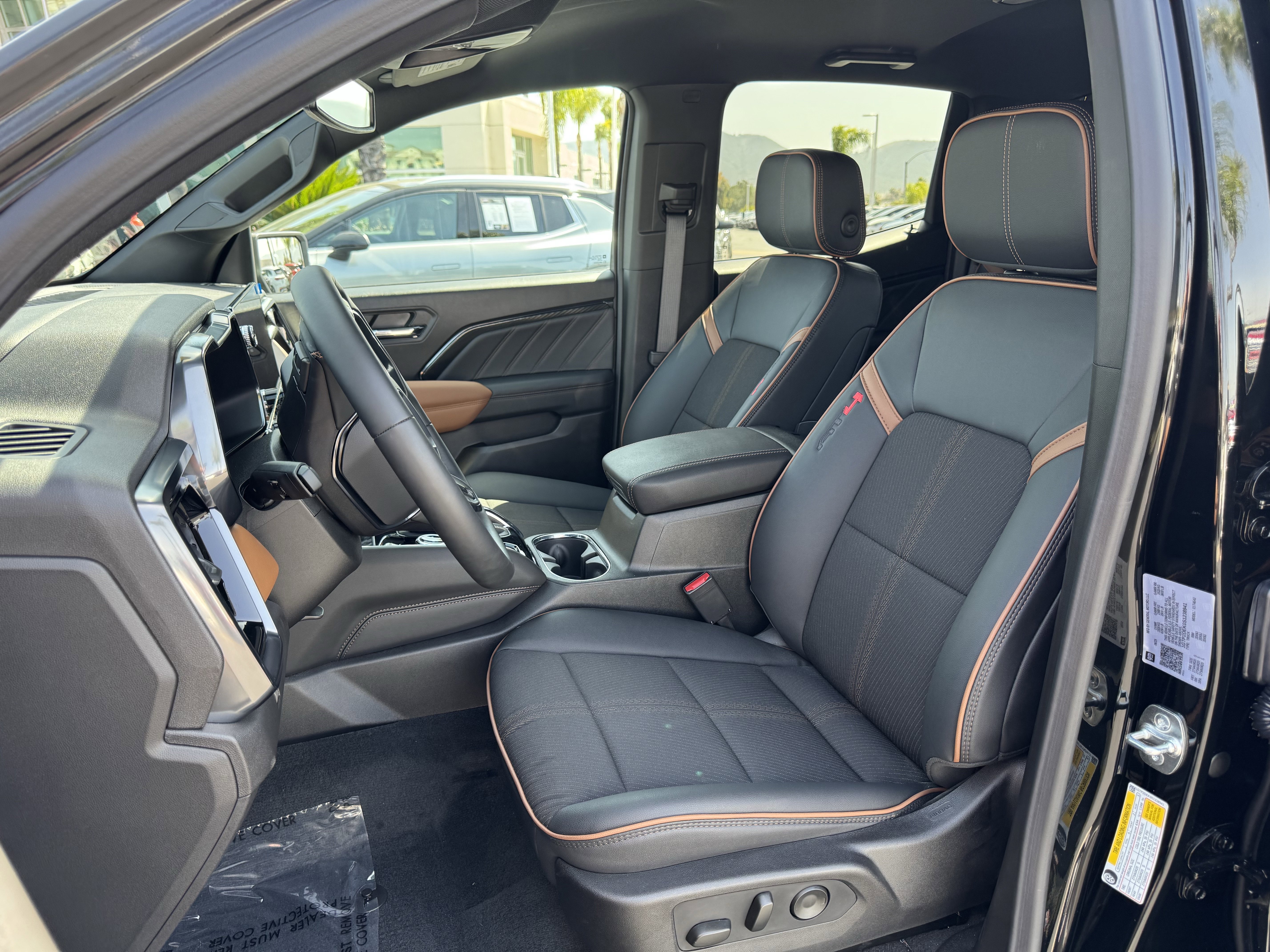 Used 2025 GMC Canyon AT4 w/ Nightfall Edition AWD/4WD image 16