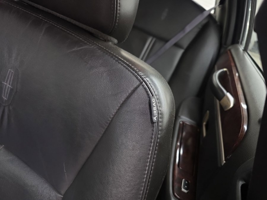 Used 2008 Lincoln Town Car Signature Limited RWD image 27