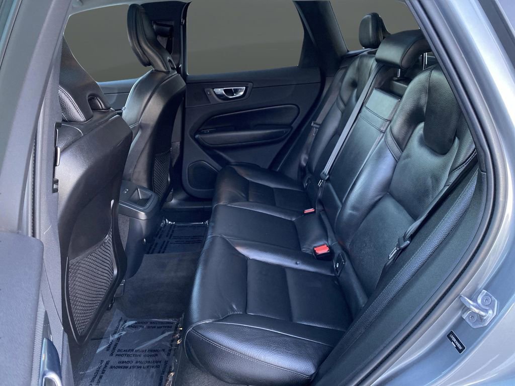 Used 2019 Volvo XC60 T5 Momentum w/ Premium Package image 39