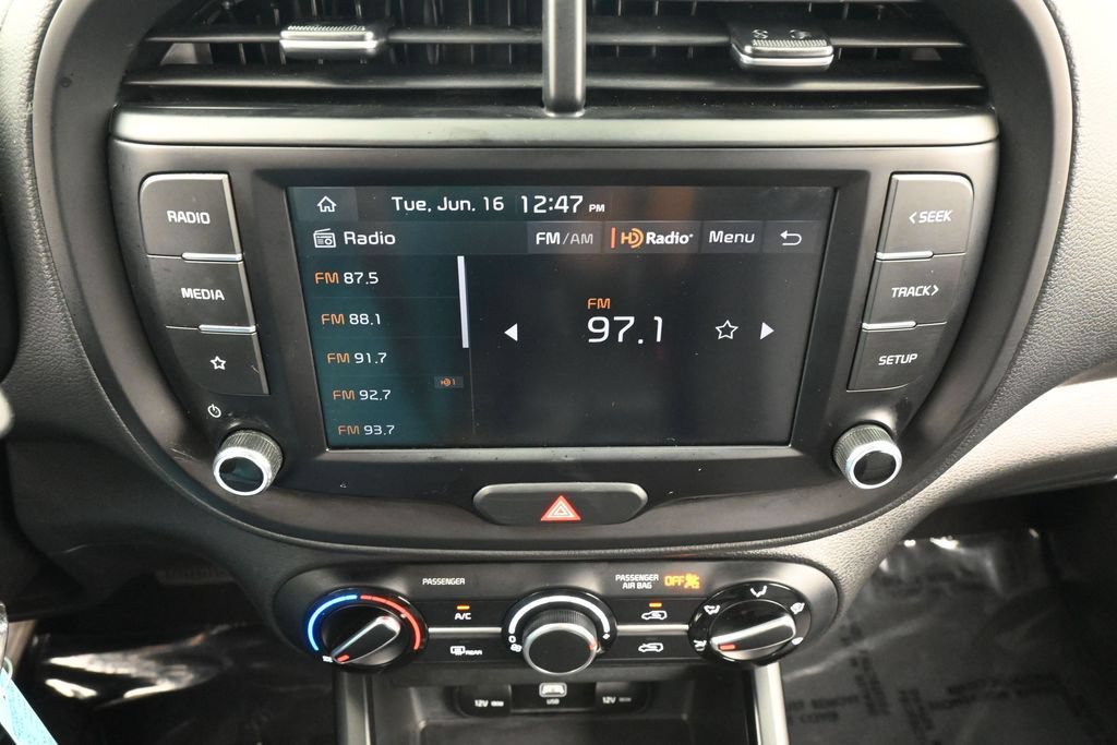 Used 2024 Kia Soul LX w/ Option Group 015 FWD image 21