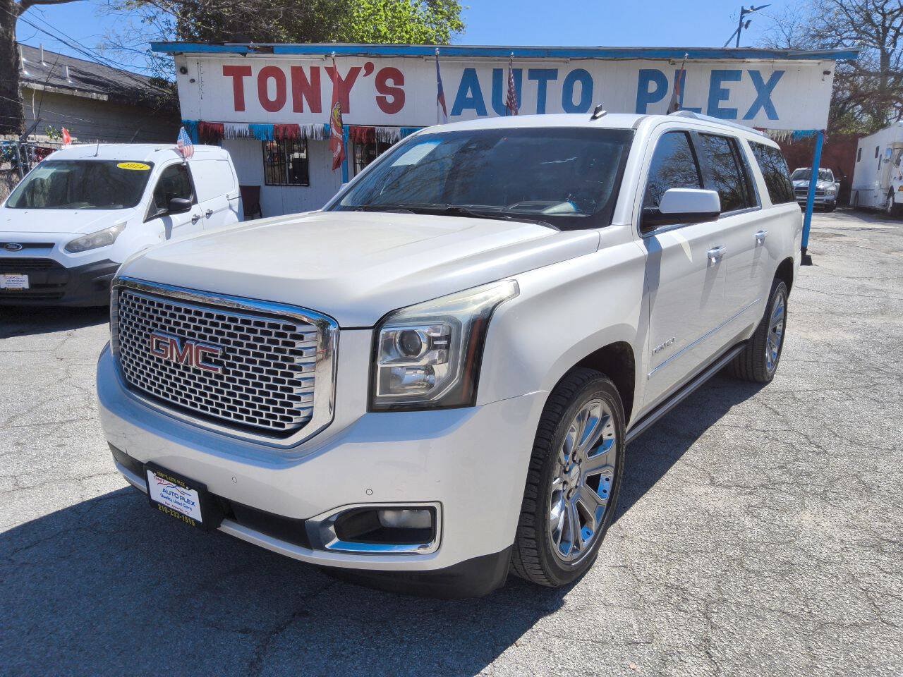 Used 2015 GMC Yukon XL Denali w/ Touring Package RWD image 8
