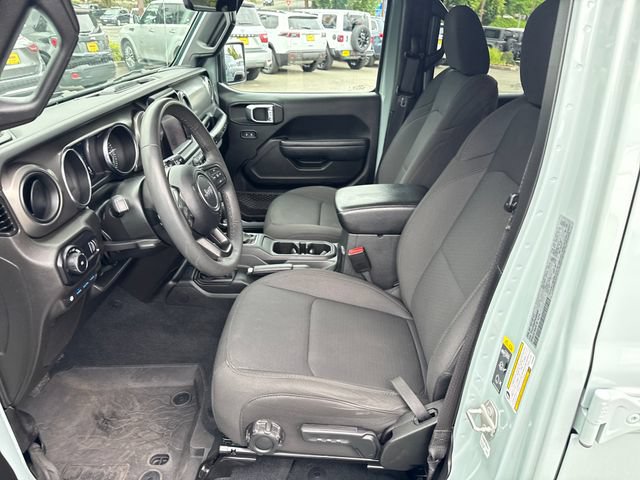 Used 2023 Jeep Wrangler Unlimited AWD/4WD image 14