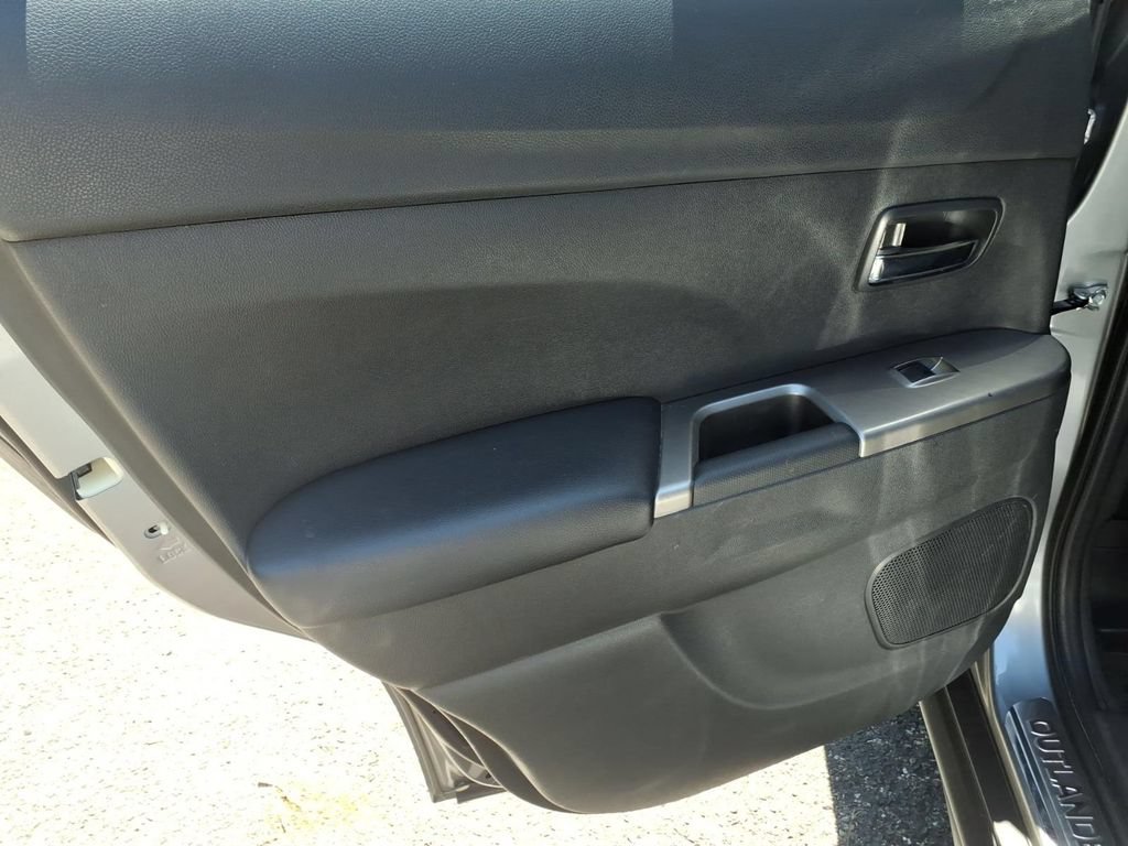 Used 2018 Mitsubishi Outlander Sport SEL FWD image 14