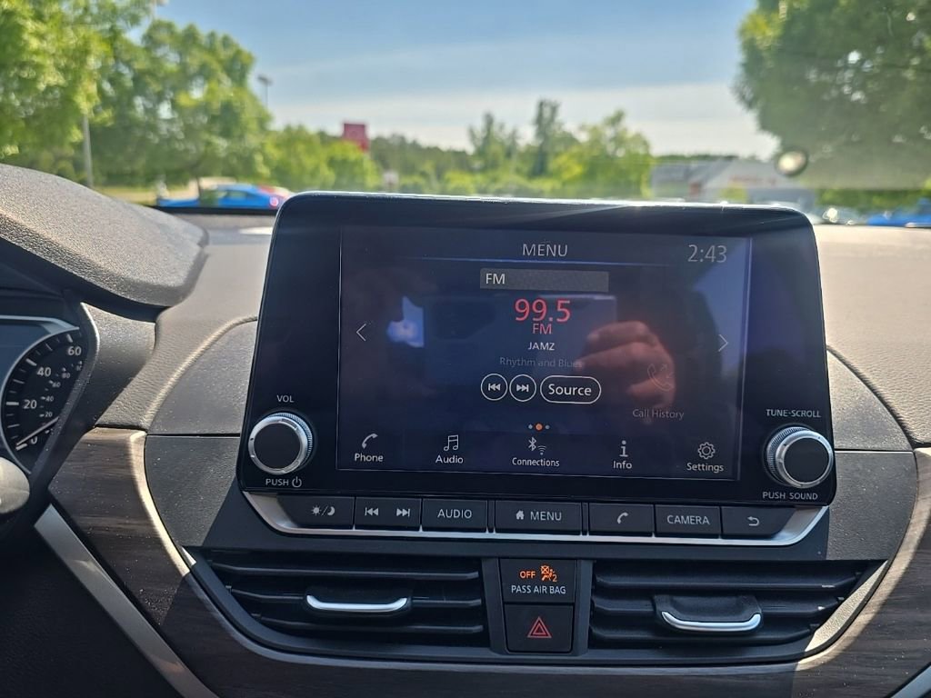 Used 2025 Nissan Altima 2.5 SV FWD image 16