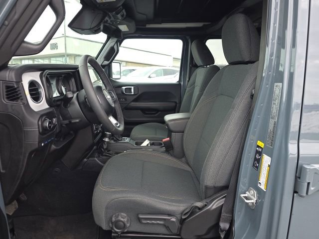 Used 2025 Jeep Wrangler Unlimited Sahara w/ Safety Group image 12