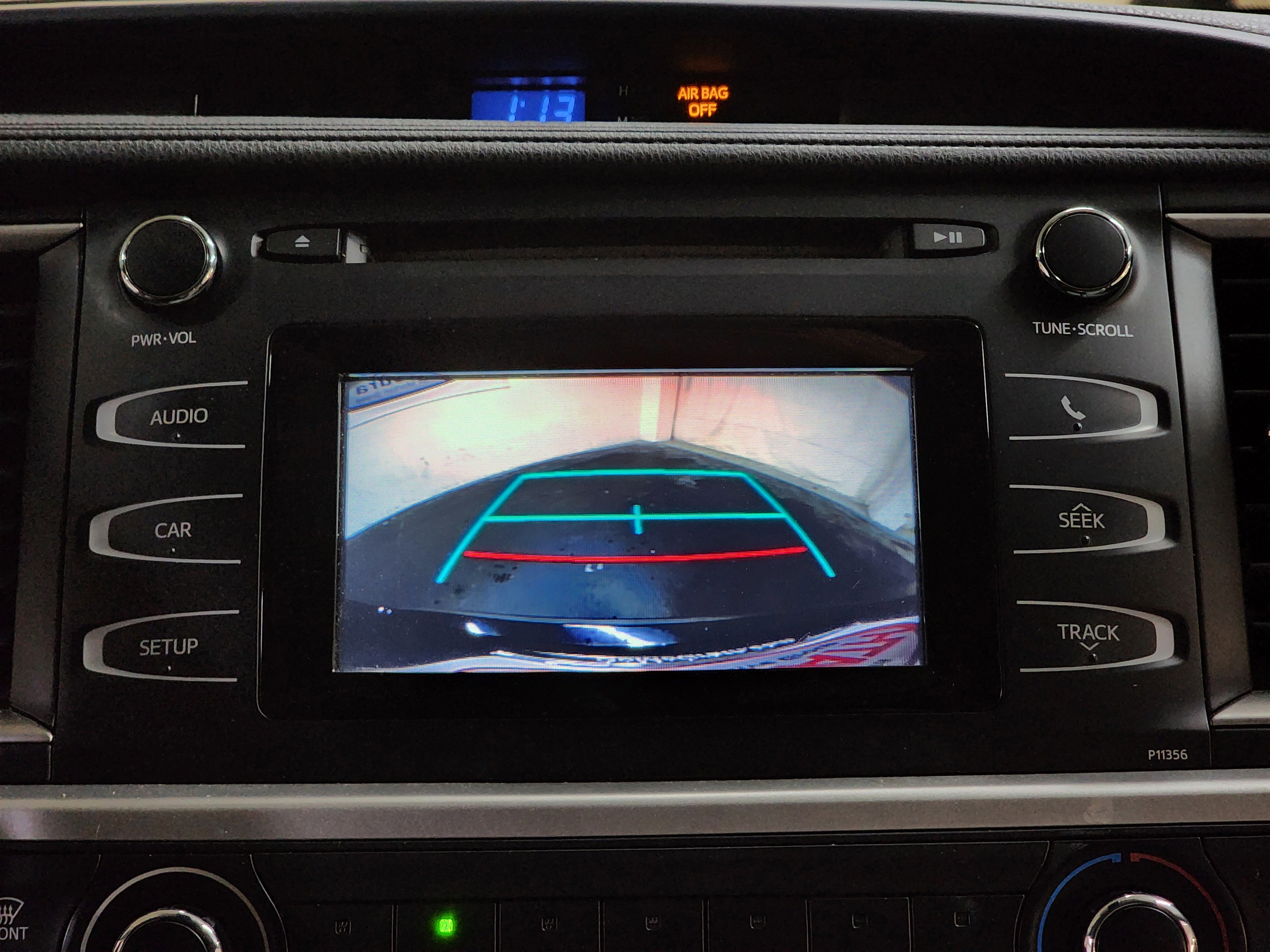 Used 2017 Toyota Highlander LE image 27